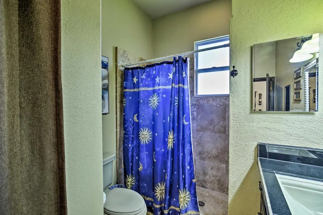 Tampa Oasis With Pool About 7 Mi To Busch Gardens! Villa