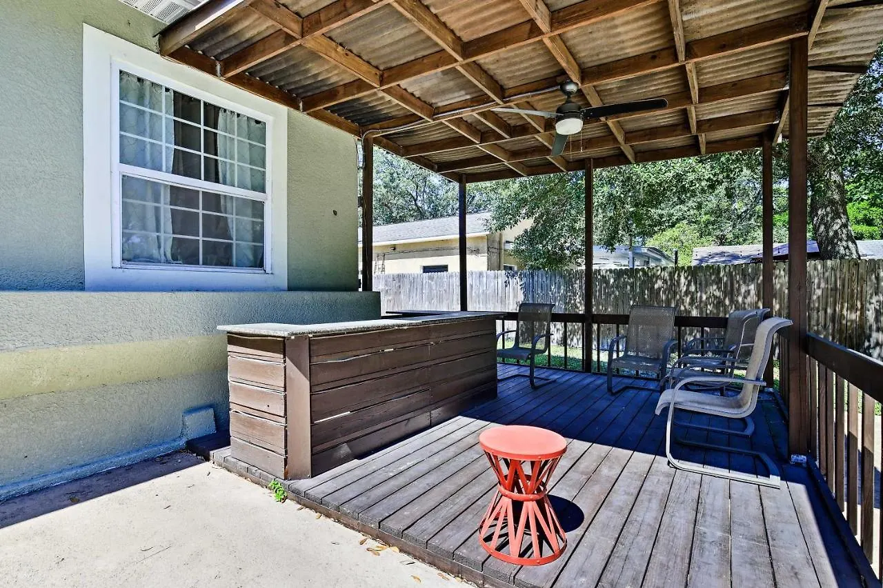 Tampa Oasis With Pool About 7 Mi To Busch Gardens! Villa